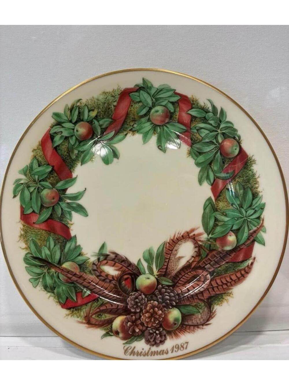 Lenox 1987 Colonial Christmas Wreath Plate 24-karat gold border